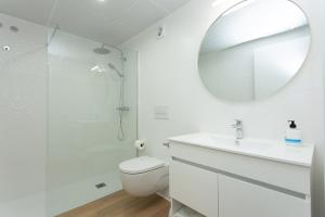 A bathroom at Edificio Peñiscola