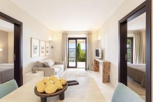 Majestic Mallorca Villa Finca Finesse 6 Bedrooms Private Heated Pool & Out Door Jacuzzi Andratx tesisinde bir oturma alanı