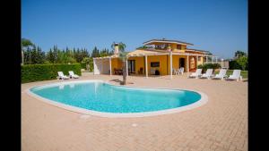 Fotografia z galérie ubytovania Villa with large swimming pool Salento v destinácii Racale