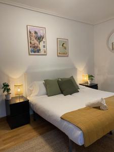Posteľ alebo postele v izbe v ubytovaní Apartamento Amplio y Central a pie de Playa la Concha
