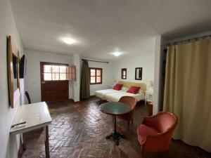Telewizja i/lub zestaw kina domowego w obiekcie Casas Rurales Monasterio de Rocamador