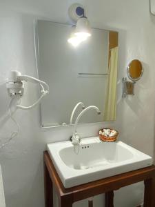 Bathroom sa Casas Rurales Monasterio de Rocamador
