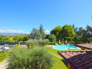 Bazén v ubytování Villa in Marsciano with Pool near Lake Trasimeno nebo v jeho okolí