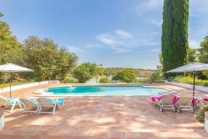 Bazén v ubytování Cortijo Villa Padierna El Lago - Happy Rentals nebo v jeho okolí