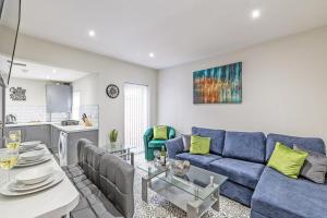a living room with a blue couch and a table at 3 Bedroom Holiday Home Liverpool in Liverpool