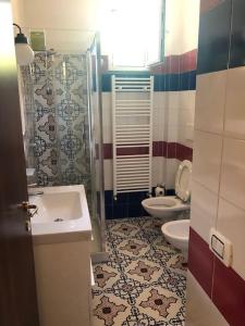 A bathroom at Residenza Li Cardilli
