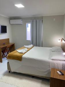 Posteľ alebo postele v izbe v ubytovaní Hotel Portal do Descobrimento