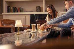 Gosti koji borave u objektu Redcastle Hotel