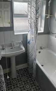 Ванна кімната в Alexander Apartments Saltwell Park