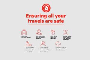 una señal que dice que asegurar que todos tus viajes son seguros con ilustraciones de personas en EXPRESS O 91674 Penginapan Bm Prima, en Duri