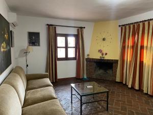 Część wypoczynkowa w obiekcie Casas Rurales Monasterio de Rocamador