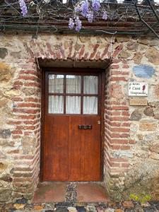 Zdjęcie z galerii obiektu Casas Rurales Monasterio de Rocamador w mieście Almendral
