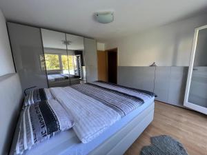 מיטה או מיטות בחדר ב-Deluxe Apartment Baden-Baden