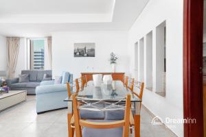 Posezení v ubytování Dream Inn Apartments- Emaar Towers - Rega Al Buteen