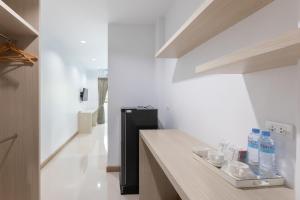 Kuchyň nebo kuchyňský kout v ubytování Green Hotel Phuket