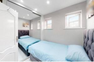 Gallery image of 9 Brentwood Lodge in London