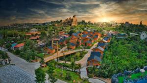 Letecký snímek ubytování Tea Resort