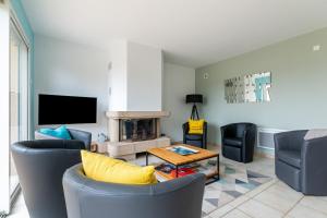 Posedenie v ubytovaní Magnifique maison colorée avec jacuzzi - La Rose des Vents