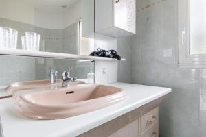 Fotografia z galérie ubytovania Magnifique maison colorée avec jacuzzi - La Rose des Vents v destinácii Arzon + 14 fotografií