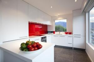Una cocina o zona de cocina en Casa Vista Apartment by Amazing Accom