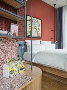 Postel nebo postele na pokoji v ubytování URBAN LOFT Berlin