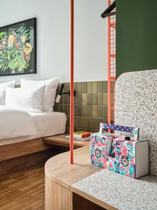 Postel nebo postele na pokoji v ubytování URBAN LOFT Berlin