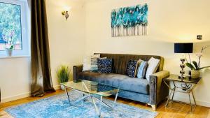 a living room with a couch and a table at Sunshine Place St. Albans in Saint Albans