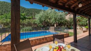 O vedere a piscinei de la sau din apropiere de Casa Rural La Ventilla Arbuniel by Ruralidays