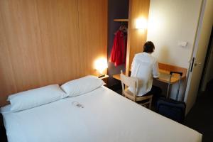 Postel nebo postele na pokoji v ubytování B&B HOTEL Metz Est Technopole Pôle Santé