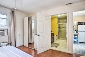 Gallery image of Kensington Studio about 10 Mi to Washington DC! in Kensington