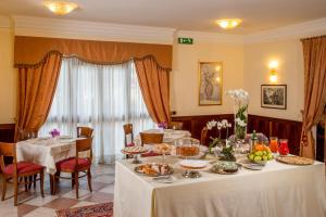 Gallery image of Marini Park Hotel in Castel di Leva