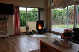 a living room with a fireplace in a living room at Bauernhof Lunau in Kabelhorst