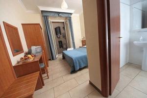 Posteľ alebo postele v izbe v ubytovaní Cesar Palace Guesthouse