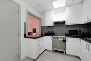 Kuchyň nebo kuchyňský kout v ubytování Bahar 2, JBR - Stunning Two Bedroom