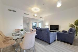 TV a/nebo společenská místnost v ubytování Bahar 2, JBR - Stunning Two Bedroom