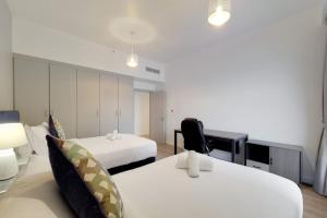 Postel nebo postele na pokoji v ubytování Bahar 2, JBR - Stunning Two Bedroom