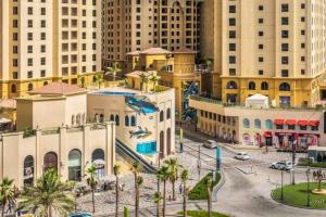 Bazén v ubytování Bahar 2, JBR - Stunning Two Bedroom nebo v jeho okolí
