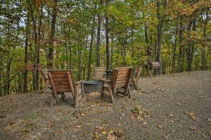 Fotografie z fotogalerie ubytování Rustic Clint Eastwood Ranch Apt by Raystown Lake v destinaci Huntingdon
