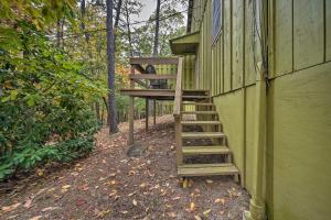 Fotografie z fotogalerie ubytování Rustic Clint Eastwood Ranch Apt by Raystown Lake v destinaci Huntingdon