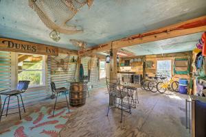 Galeriebild der Unterkunft Lovely Avon Home Walk to Bay and Boat Launch! in Avon