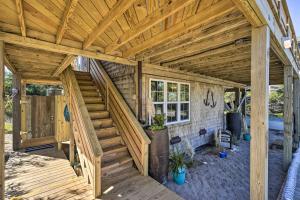 Galeriebild der Unterkunft Lovely Avon Home Walk to Bay and Boat Launch! in Avon