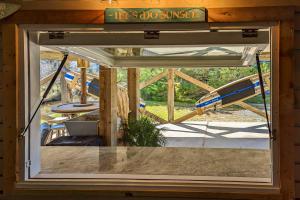 Galeriebild der Unterkunft Lovely Avon Home Walk to Bay and Boat Launch! in Avon