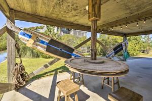 Galeriebild der Unterkunft Lovely Avon Home Walk to Bay and Boat Launch! in Avon