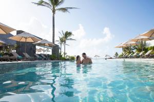 Bazén v ubytování Anantara Iko Mauritius Resort & Villas nebo v jeho okolí