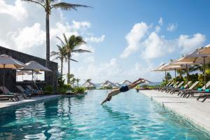 Bazén v ubytování Anantara Iko Mauritius Resort & Villas nebo v jeho okolí