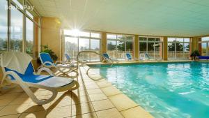 Bazén v ubytování Le Backspin - Appt 6p accès piscine, spa, sauna nebo v jeho okolí