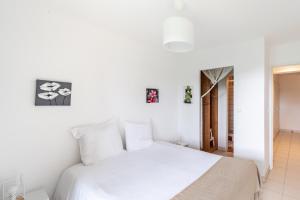Postel nebo postele na pokoji v ubytování Le Backspin - Appt 6p accès piscine, spa, sauna