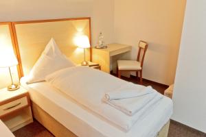 Postel nebo postele na pokoji v ubytování Hotel Ganita Weil am Rhein