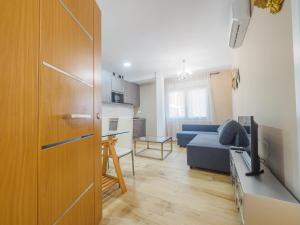 Postel nebo postele na pokoji v ubytování El Montecillo complex beach and city 1A ApartamentosMalagaManagement