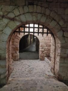 an alley way in an old stone building at Ca L'Aida Rural 2 in Montblanc